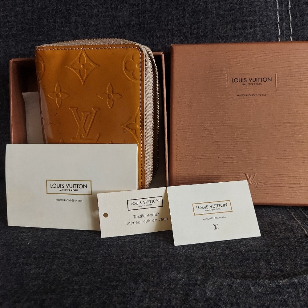 Lv enamel patent leather wallet vernis